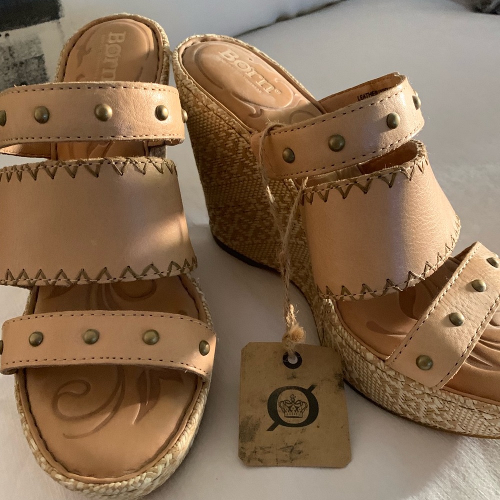 NWT Born wedge sandals